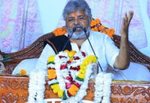 रामकथा: “भए प्रगट कृपाला…” पर झूमे श्रद्धालु Ramkatha: Devotees sway to the verses of “Bhae Pragat Kripala...”