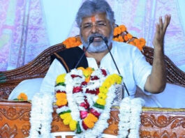 रामकथा: “भए प्रगट कृपाला…” पर झूमे श्रद्धालु Ramkatha: Devotees sway to the verses of “Bhae Pragat Kripala...”