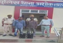 ई-रिक्शा की बैटरी चोरी करने वाले दो सगे भाई गिरफ्तार Two brothers arrested for stealing e-rickshaw batteries.