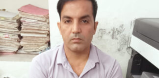 झूठे केस में फंसाने की धमकी देकर रिश्वत मांगने वाला कांस्टेबल दो हजार लेते गिरफ्तार Constable arrested while accepting a 2,000-rupee bribe