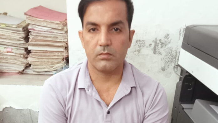 Constable arrested while accepting a 2,000-rupee bribe Constable arrested while accepting a 2,000-rupee bribe