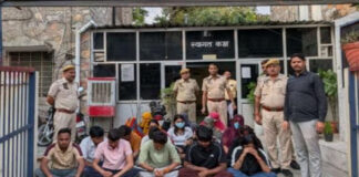 तीन स्पा सेंटरों पर पुलिस ने छापेमारी करते हुए किया 11 युवतियों सहित 19 को गिरफ्तार
