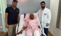 8 साल से चलने में असमर्थ मरीज का सफल घुटना प्रत्यारोपण
