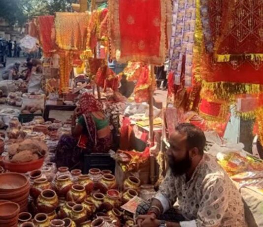 माता रानी के स्वागत में सजने लगे जयपुर के बाजार: नवरात्र को लेकर खरीदारी की तैयारियां तेज Jaipur's markets are being decked up to welcome Mata Rani.