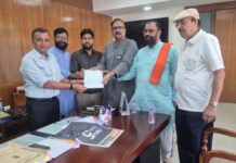 विहिप प्रतिनिधिमंडल ने डीजीपी को सौंपा ज्ञापन