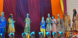 केवट की भक्ति पर रीझे राम: दशरथ का विलाप देख नम हुईं दर्शकों की आंखें Ram was charmed by the boatman's devotion.