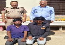 माइक्रो फाइनेंस एजेंट से 1.26 लाख लूटने वाले दो इनामी आरोपी गिरफ्तार