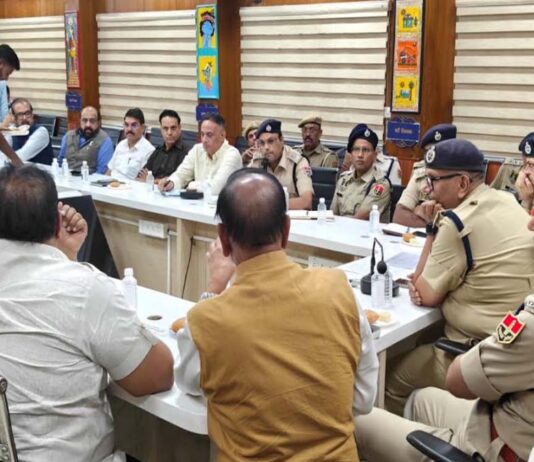 परकोटे में त्योहारों की भीड़ से निपटने की तैयारी: पुलिस-नगर निगम मिलकर संभालेंगे मोर्चा Jaipur to sparkle on Diwali: City to be decked out in the spirit of cleanliness.