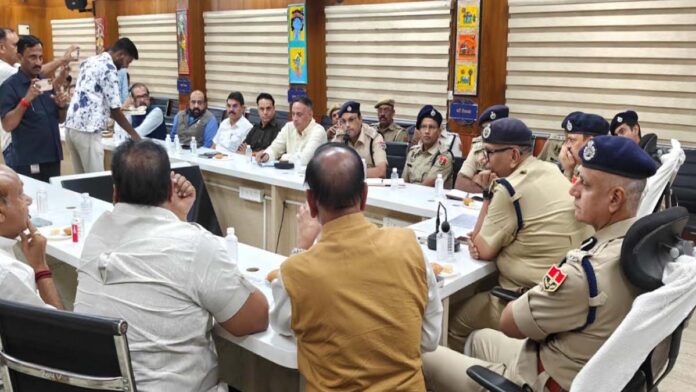 Jaipur to sparkle on Diwali: City to be decked out in the spirit of cleanliness. Jaipur to sparkle on Diwali: City to be decked out in the spirit of cleanliness.