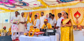 नौ कुंडीय गायत्री महायज्ञ की पूर्णाहुति के साथ प्रज्ञा पुराण कथा का हुआ समापन