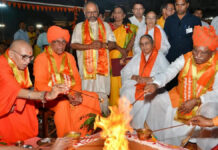 501 कुंडीय संस्कार महायज्ञ में एक हजार विद्यार्थियों ने दी आहुति