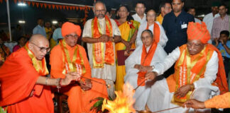 501 कुंडीय संस्कार महायज्ञ में एक हजार विद्यार्थियों ने दी आहुति